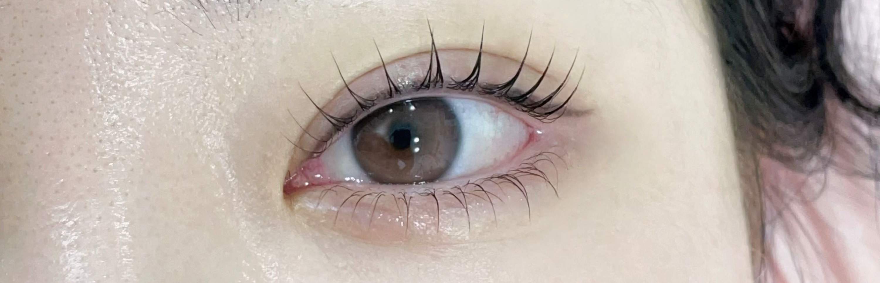 Rasakan mata yang terinspirasi idola dengan lash lift K-beauty kami.